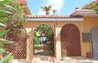 5 Bed Villa with En Suite at Paparemo - 2