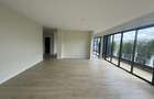 4 Bed Apartment in Riverside - 2