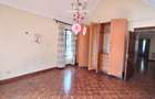 5 Bed Townhouse with En Suite at Lavington Green Area. - 11