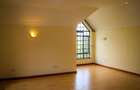 4 Bed Villa with En Suite in Redhill - 36