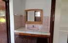 5 Bed House with En Suite in Thome - 15