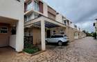 4 Bed Townhouse with Garden at Lavington - 10