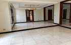 6 Bed Townhouse with En Suite at Lavington - 3