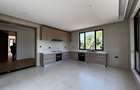 6 Bed House with En Suite in Nyari - 11