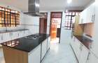 5 Bed Townhouse with En Suite at Lavington - 14