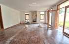 5 Bed Townhouse with En Suite in Lavington - 4