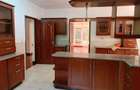 5 Bed House with En Suite in Rosslyn - 9