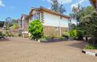 5 Bed Townhouse with En Suite at Lavington - 3