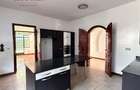 5 Bed Townhouse with En Suite at Lavington - 14