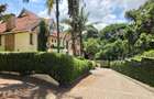 5 Bed Townhouse with En Suite at Lavington - 1