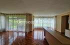 4 Bed House with En Suite in Ridgeways - 3