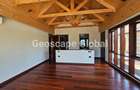 5 Bed House with En Suite in Runda - 11