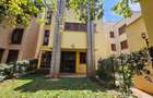 6 Bed House with En Suite in Lavington - 1