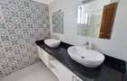 Serviced 3 Bed Apartment with En Suite at Links Road - 11