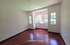 5 Bed House with Swimming Pool in Rosslyn - 11