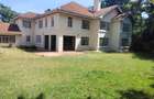 6 Bed House with En Suite in Nyari - 1