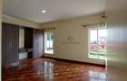 5 Bed House with En Suite in Lavington - 8