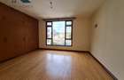 4 Bed Apartment with En Suite at Riverside Drive - 13