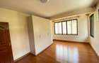 5 Bed Townhouse with En Suite in Lavington - 9