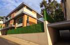 5 Bed House with En Suite at Lavington Road - 6