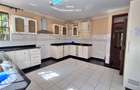 5 Bed Townhouse with En Suite at Lavington Green Area. - 4