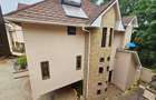 4 Bed House with En Suite in Lavington - 2