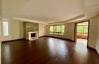 5 Bed Townhouse with En Suite in Spring Valley - 20