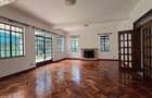 5 Bed House with En Suite in Lavington - 3