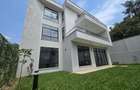 5 Bed House with En Suite in Lavington - 3