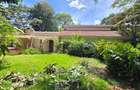 4 Bed House with En Suite in Rosslyn - 1