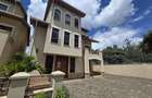 5 Bed Townhouse with En Suite in Lavington - 1
