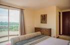 3 Bed Apartment with En Suite at Parklands - 10