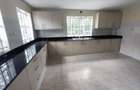 4 Bed House with En Suite at Near Galleria - 7