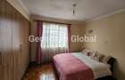 5 Bed House with En Suite in Lavington - 9