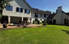 7 Bed House with En Suite in Ridgeways - 1