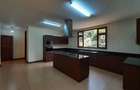 4 Bed Apartment with En Suite in Riverside - 11