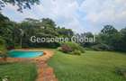 5 Bed House with En Suite in Ridgeways - 13