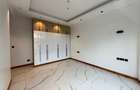 5 Bed Apartment with En Suite in Spring Valley - 13