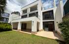 6 Bed Villa with En Suite in Kyuna - 1