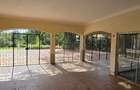 6 Bed House with En Suite in Lavington - 11