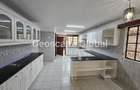 5 Bed House with En Suite in Spring Valley - 11