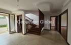 5 Bed Townhouse with En Suite in Lavington - 3