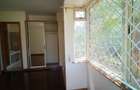 4 Bed Villa with En Suite at Dennis Pritt Road - 18