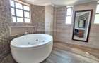 5 Bed Townhouse with En Suite in Lavington - 16