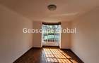 4 Bed House with En Suite in Rosslyn - 11