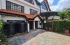 5 Bed Townhouse with En Suite in Brookside - 4