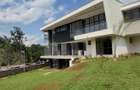 5 Bed Villa with En Suite in Nyari - 1