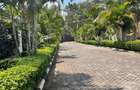 5 Bed Townhouse with Garden in Lavington - 12