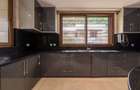 5 Bed Townhouse with En Suite in Spring Valley - 9