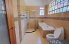 5 Bed House with En Suite in Nyari - 12